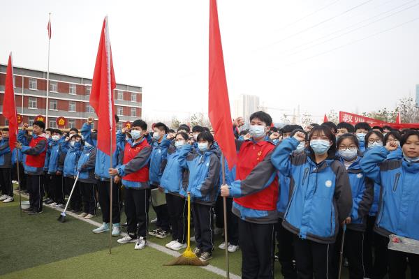 用實際行動共建美麗家園——咸陽市高新一中“紅燭先鋒”志愿服務隊開展環(huán)境保護學雷鋒志愿服務活動