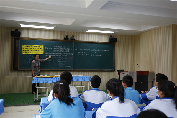 研磨功底 行穩(wěn)致遠(yuǎn)——咸陽(yáng)市高新一中開展微型課說(shuō)課磨課活動(dòng)