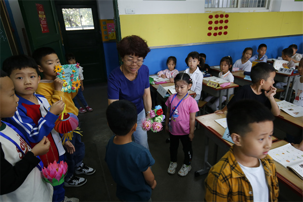 心懷皓月 致敬師恩——咸陽(yáng)市高新一中小學(xué)部雙節(jié)“五育”作業(yè)展