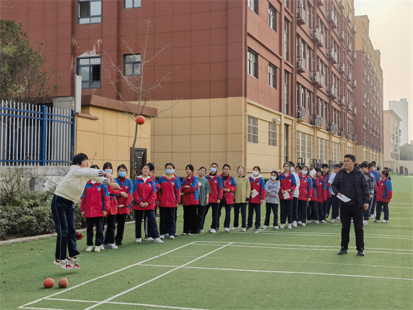 青春貫長虹 勇銳蓋怯懦——咸陽市高新一中初中部綜合組九年級開展體育大練兵