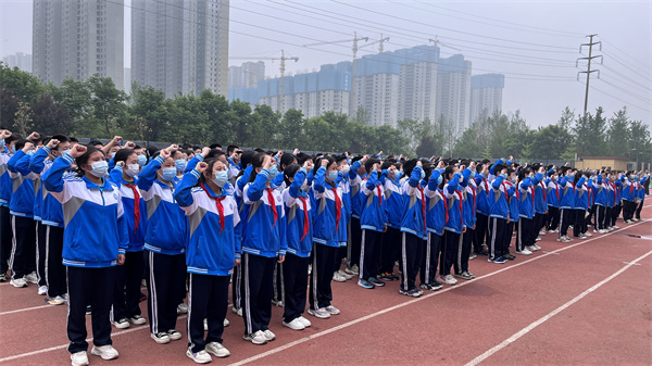 努力學習 不負韶華——咸陽市高新一中初中部舉辦期中考試表彰大會