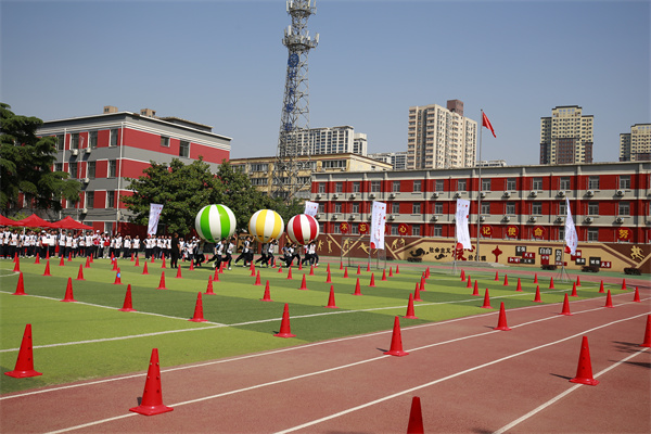 “紅氣球校園挑戰(zhàn)賽”走進咸陽市高新一中