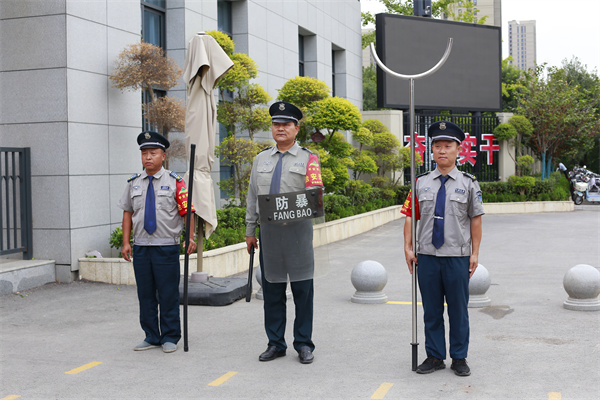 平凡崗位上的不凡之光——咸陽市高新一中保安團(tuán)隊(duì)的暖心行動